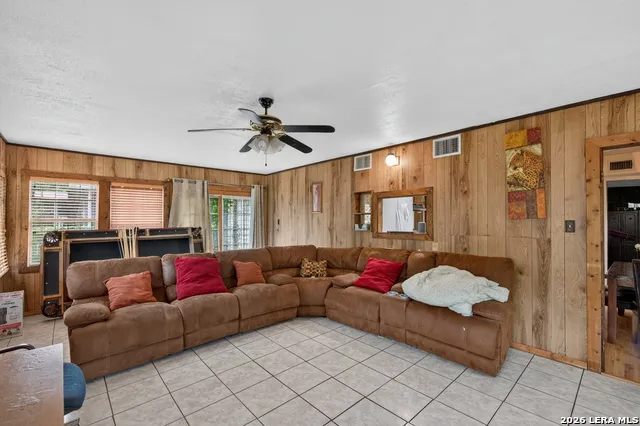 5022 FRANK BORMAN DR Kirby, TX 78219