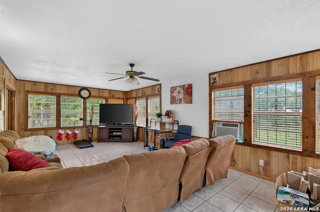 5022 FRANK BORMAN DR Kirby, TX 78219