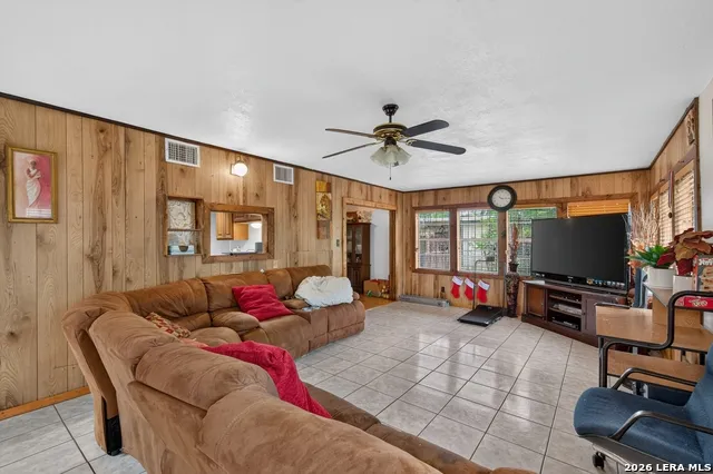 5022 FRANK BORMAN DR Kirby, TX 78219
