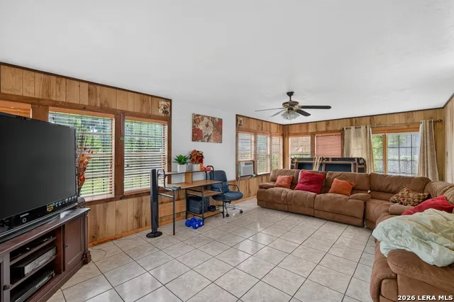 5022 FRANK BORMAN DR Kirby, TX 78219
