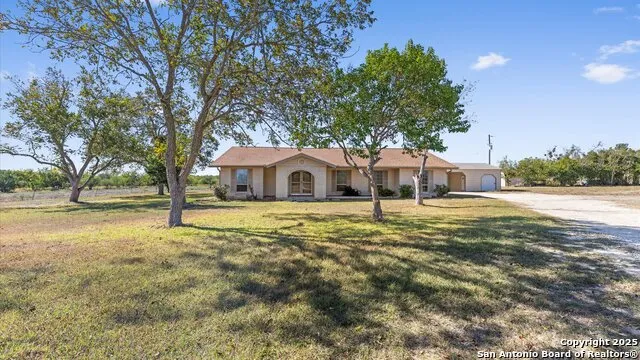 7974 GREEN VALLEY RD Marion, TX 78124