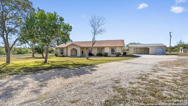7974 GREEN VALLEY RD Marion, TX 78124