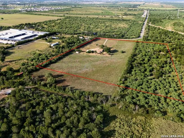 7974 GREEN VALLEY RD Marion, TX 78124