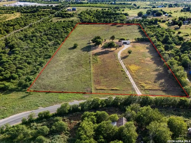 7974 GREEN VALLEY RD Marion, TX 78124