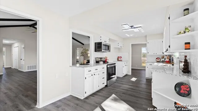 7974 GREEN VALLEY RD Marion, TX 78124