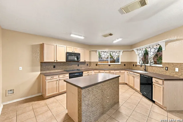 7505 Forest Stream Live Oak, TX 78233