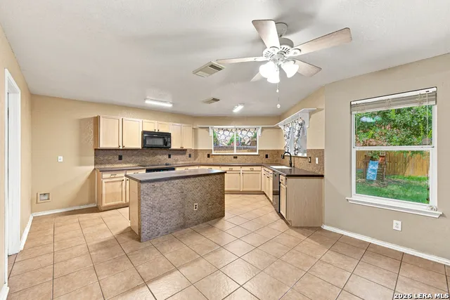 7505 Forest Stream Live Oak, TX 78233