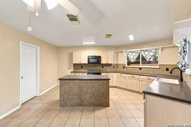 7505 Forest Stream Live Oak, TX 78233