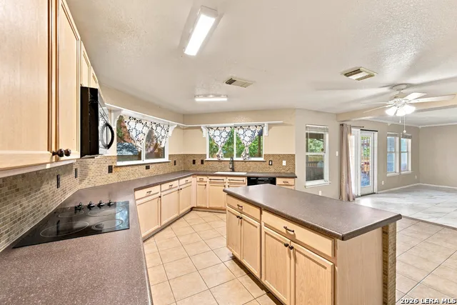 7505 Forest Stream Live Oak, TX 78233