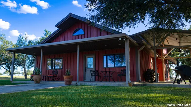 106 County Road 253 Poth, TX 78147