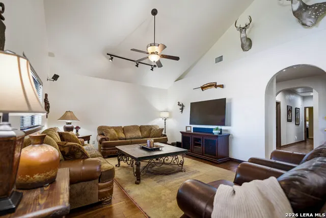 106 County Road 253 Poth, TX 78147