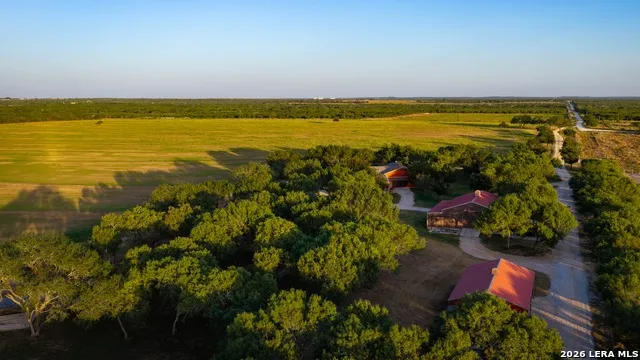 106 County Road 253 Poth, TX 78147