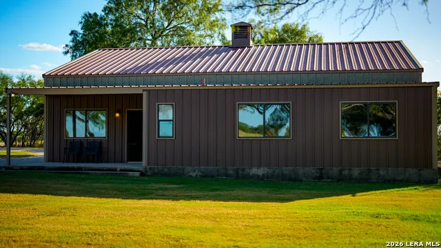 106 County Road 253 Poth, TX 78147