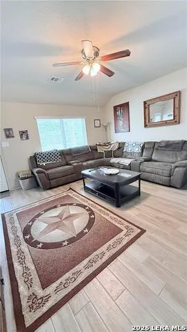 1660 W Nolte Farms Seguin, TX 78155