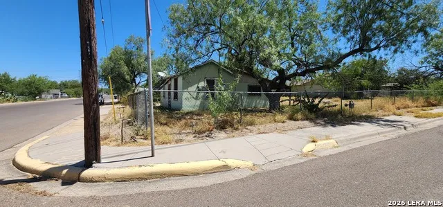 887 AUSTIN ST Eagle Pass, TX 78852