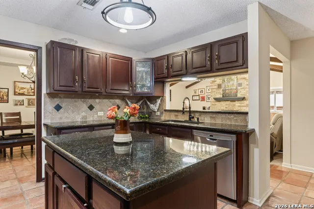 5822 Northgap Windcrest, TX 78239