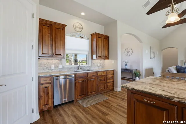 211 Siena Woods Marion, TX 78124