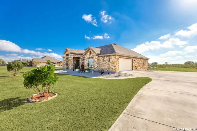 211 Siena Woods Marion, TX 78124