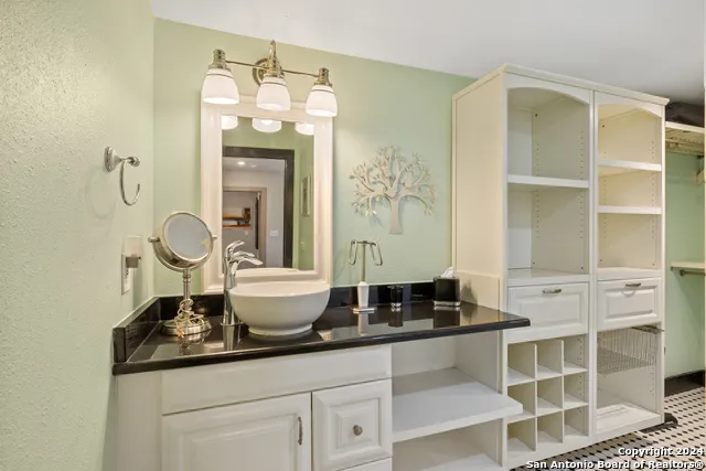 333 REDWOOD ST Alamo Heights, TX 78209