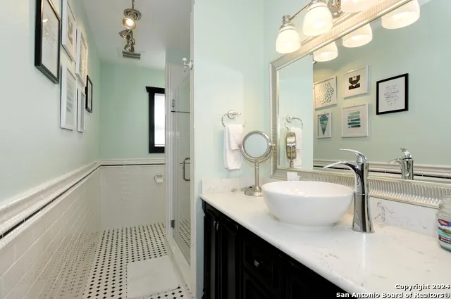 333 REDWOOD ST Alamo Heights, TX 78209