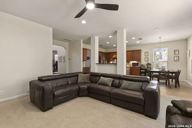 8702 JURA FRST Helotes, TX 78023