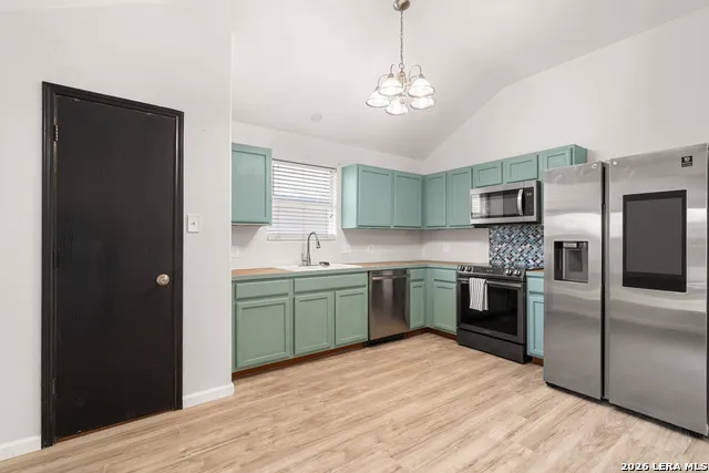 524 COPPER LN Jarrell, TX 76537