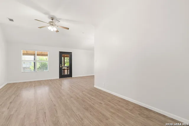524 COPPER LN Jarrell, TX 76537
