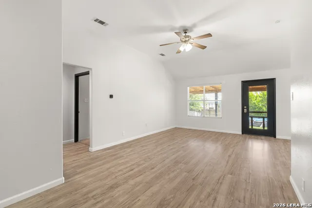 524 COPPER LN Jarrell, TX 76537