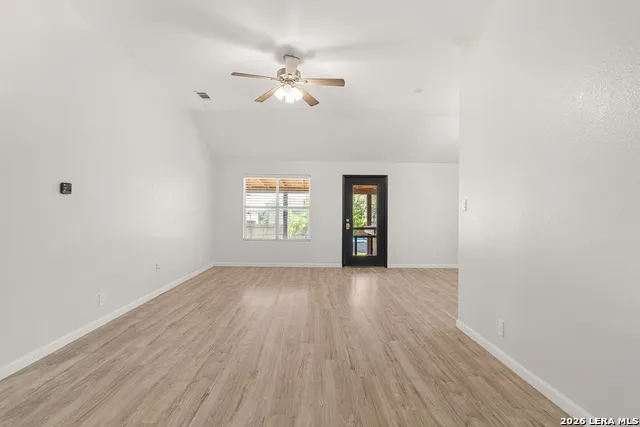 524 COPPER LN Jarrell, TX 76537