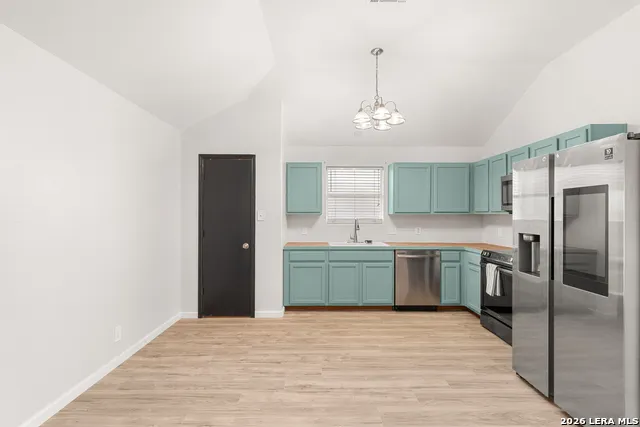 524 COPPER LN Jarrell, TX 76537