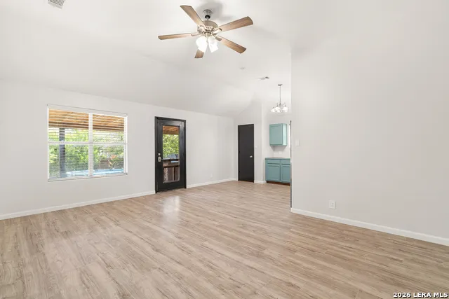 524 COPPER LN Jarrell, TX 76537