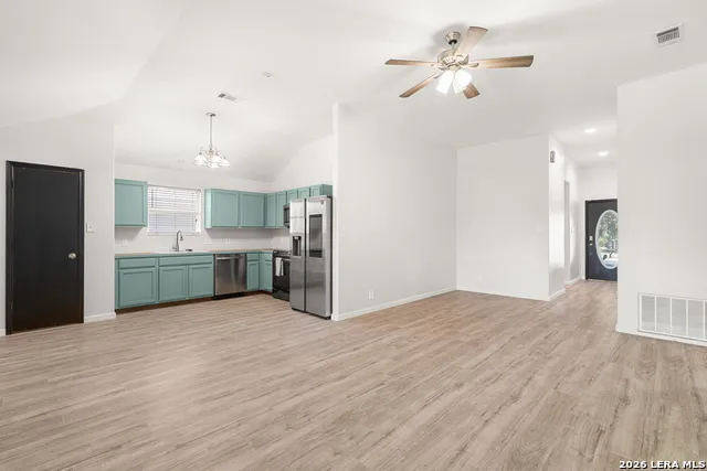 524 COPPER LN Jarrell, TX 76537