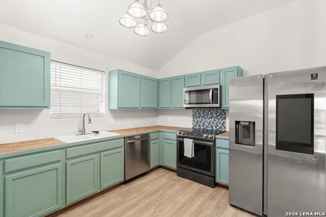524 COPPER LN Jarrell, TX 76537