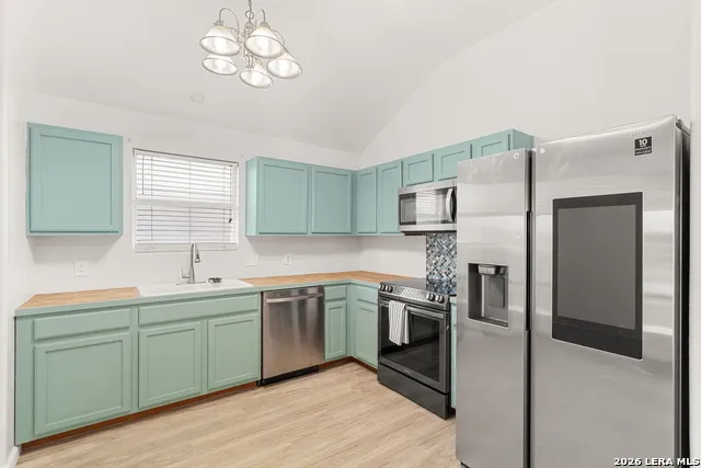 524 COPPER LN Jarrell, TX 76537