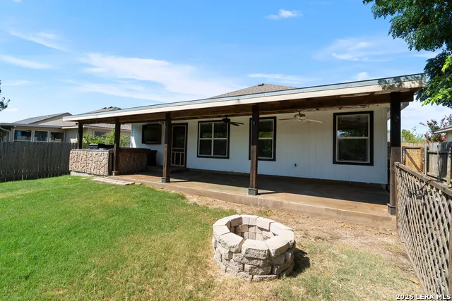 524 COPPER LN Jarrell, TX 76537
