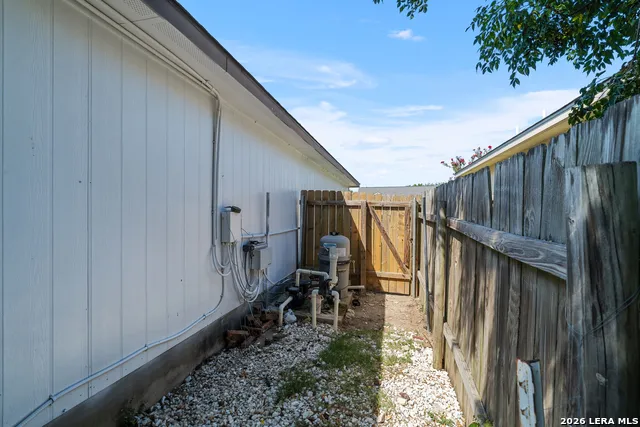 524 COPPER LN Jarrell, TX 76537