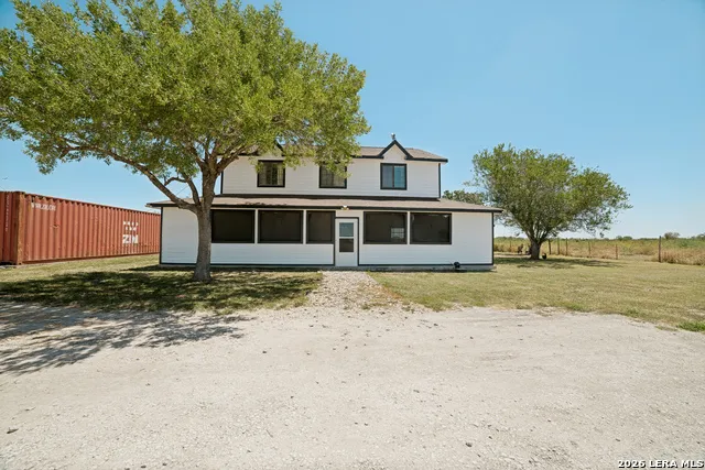 471 County Road 467 Hondo, TX 78861