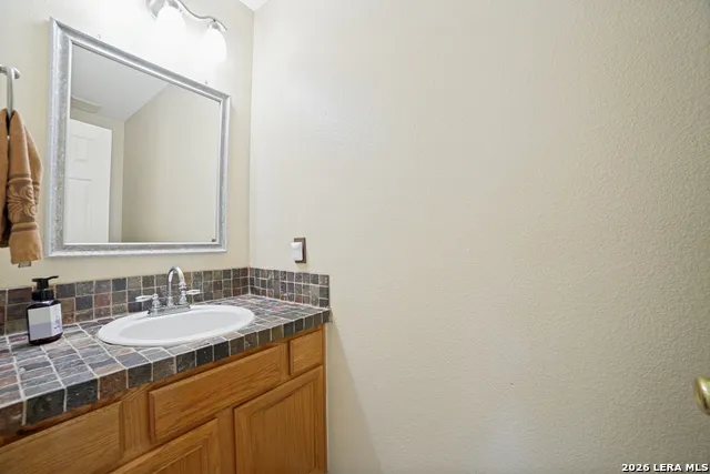 471 County Road 467 Hondo, TX 78861