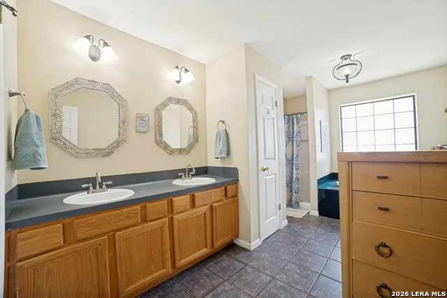 471 County Road 467 Hondo, TX 78861