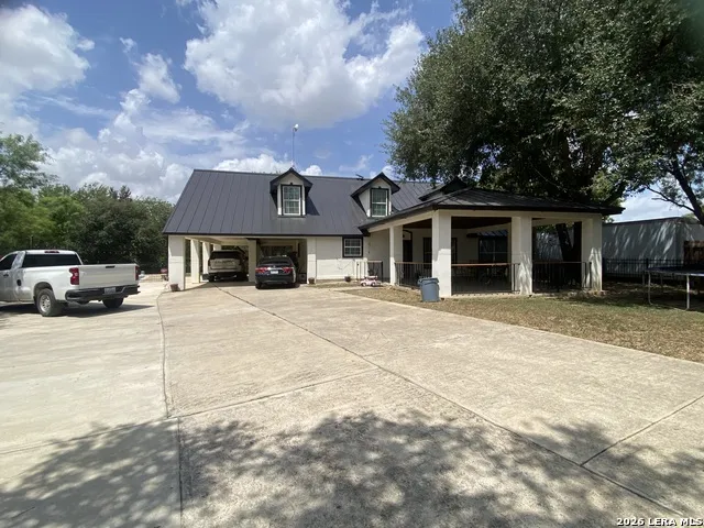 10851 SILVER TRL Atascosa, TX 78002