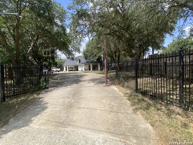 10851 SILVER TRL Atascosa, TX 78002
