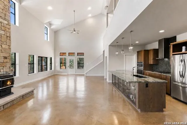 1101 Windy Hills Rd Dripping Springs, TX 78620