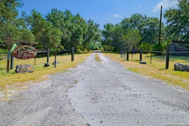 5244 BUSINESS 181 N Beeville, TX 78102