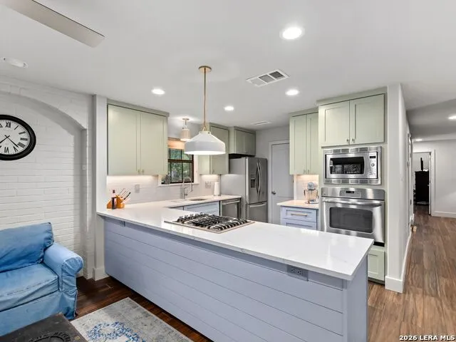 299 W EDGEWATER TER New Braunfels, TX 78130