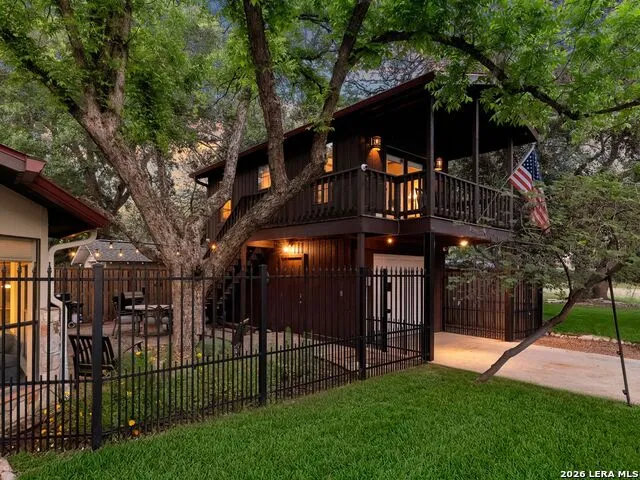 299 W EDGEWATER TER New Braunfels, TX 78130