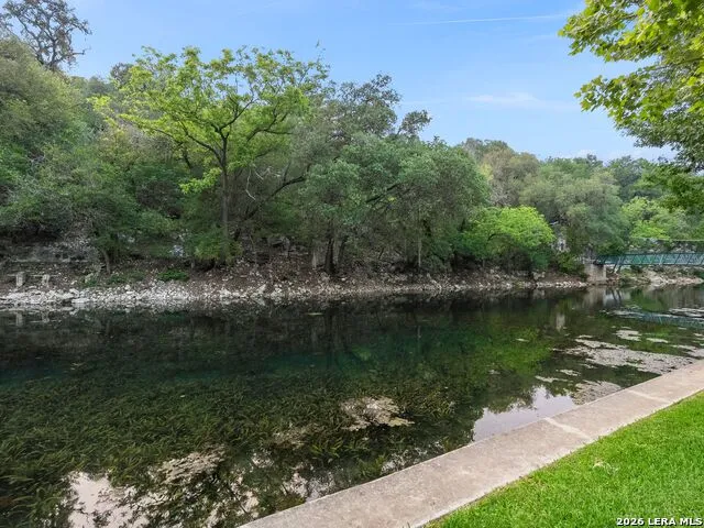 299 W EDGEWATER TER New Braunfels, TX 78130