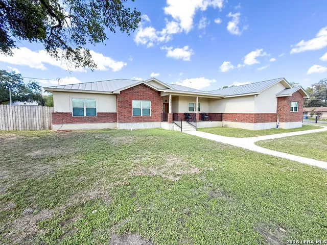 101 8th St Natalia, TX 78059
