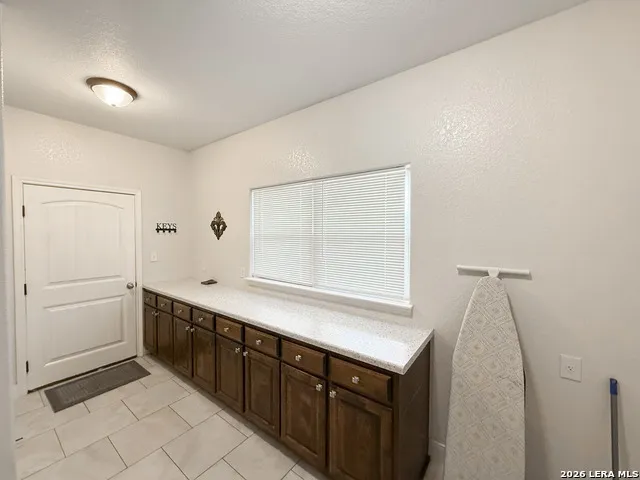 101 8th St Natalia, TX 78059