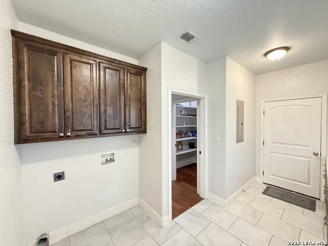 101 8th St Natalia, TX 78059