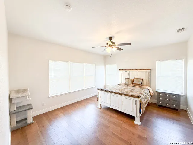 101 8th St Natalia, TX 78059